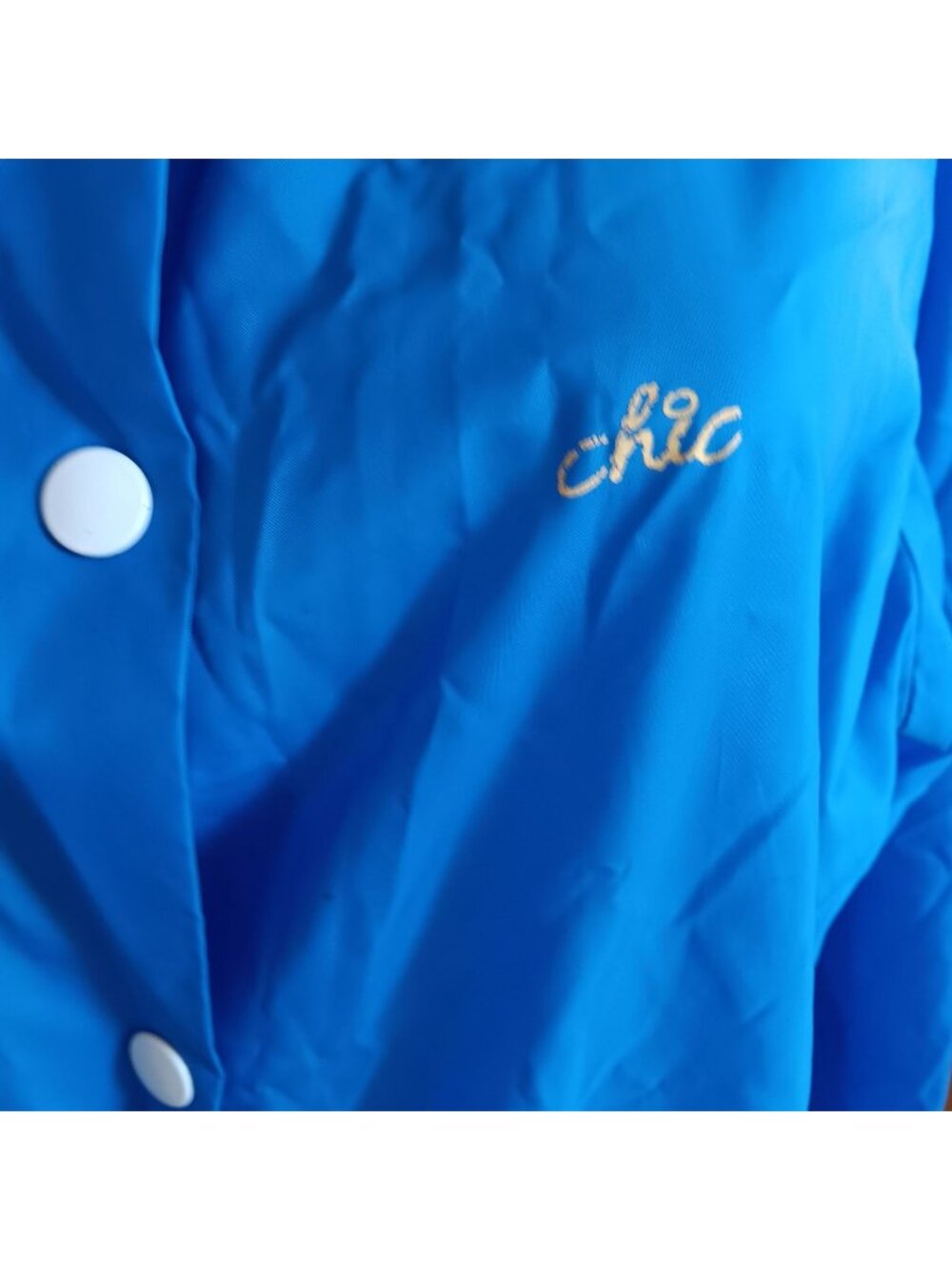 Medium Vintage Chic Womens Windbreaker Jacket Snap Buttons Logo Made In USA
